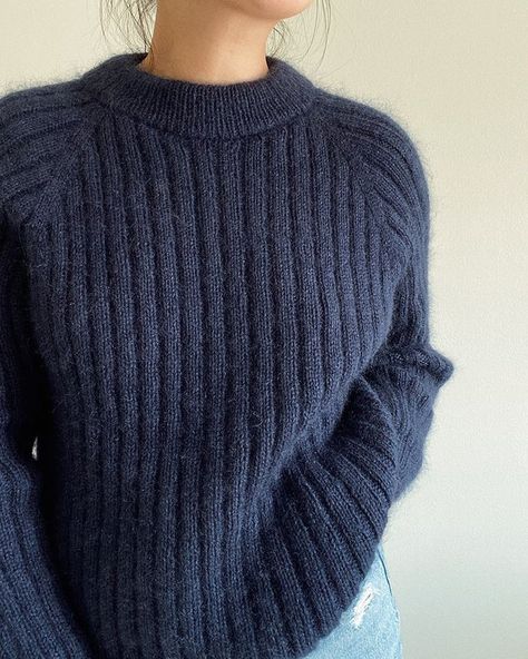 Stil Inspiration, Ținută Casual, Mode Inspo, Ribbed Knit Sweater, Blue Sweater, Look At You, Sweater Pattern, Knitting Inspiration, Ribbed Sweater