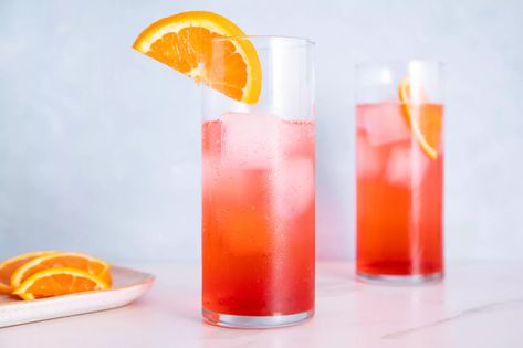 Rock Shandy, Campari Soda, Campari Cocktails, Easy Mixed Drinks, Campari And Soda, Homemade Liquor, Tonic Recipe, Vodka Soda, Orange Drinks