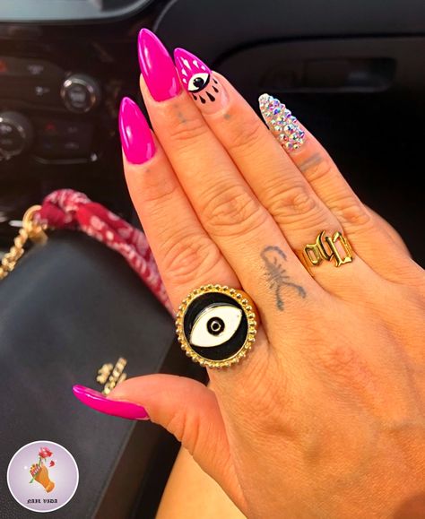 All Seeing Eye Nail Art, Hot Pink Evil Eye Nails, Summer Evil Eye Nails, 3rd Eye Nail Art, Nail Designs With Eyes, Black Eye Nails, Pink Eye Nails, Spring Funky Nails, 3rd Eye Nails