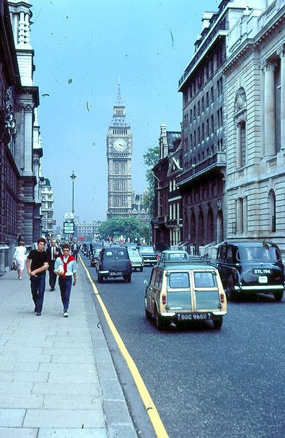 London 1960s.....Find a Cheaper Hotel Room - https://www.hotelfinder247.com/ 1960s England, 1960s London, Swinging London, London Vintage, London History, London Pictures, London Aesthetic, London Photographer, Swinging Sixties