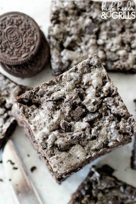 Oreo Krispie Treats dessert bars recipe Oreo Rice Crispy Treats, Oreo Krispie Treats, Oreo Cookie Dessert, Oreo Rice, Cookies And Brownies, Oreo Treats, Krispie Treats Recipe, Marshmallow Treats, Cereal Treats