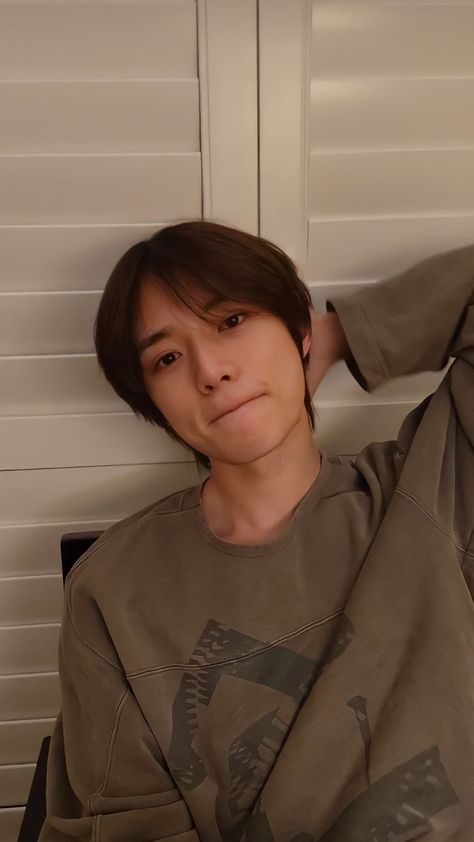 Bare Face, Aesthetic Gif, Just Friends, Boyfriend Pictures, Instagram Aesthetic, Favorite Person, Korean Singer, Boyfriend Material, Pretty People