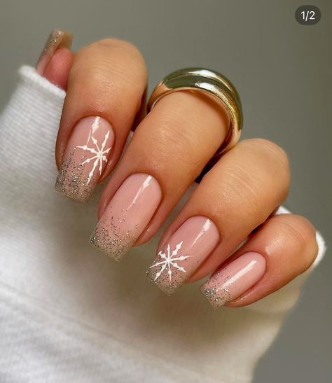 Red Green Nails, Christmas Manicure Ideas, Christmas Nail Inspo, Star Nail Designs, New Years Nail Designs, New Years Eve Nails, Golden Nails, Nail Looks, Christmas Manicure