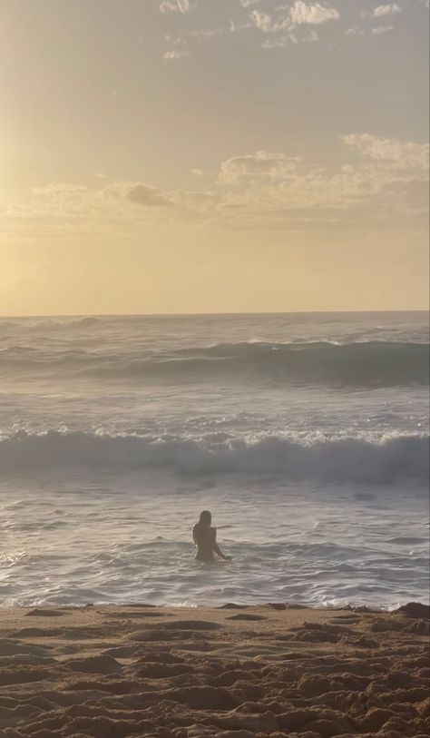 Beach Swim Aesthetic, Morning Aesthetic Sunrise, Swim Aesthetic, Aesthetic Sunrise, Summer Aesthetic Beach, Sunrise Yoga, Aesthetic Morning, Sunrise Aesthetic, Morning Aesthetic