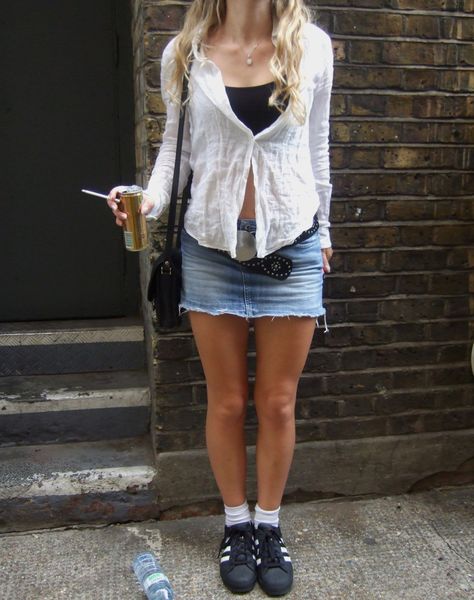 Summer Outfits Cool Girl, England Clothes Style, Streetsyle Summer Outfits, Feminine Soft Outfits, Hot Preppy Outfits, Nonbasic Outfits, Summer Clothes Y2k, 2012 Tumblr Aesthetic Outfits, Ashtin Earle Outfits