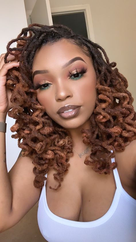 Fresh Face Makeup, Long Dreads, Beautiful Dreadlocks, Short Locs Hairstyles, Dreadlock Styles, Dreads Styles, Hair Affair, Girls Braids, Hair Solutions