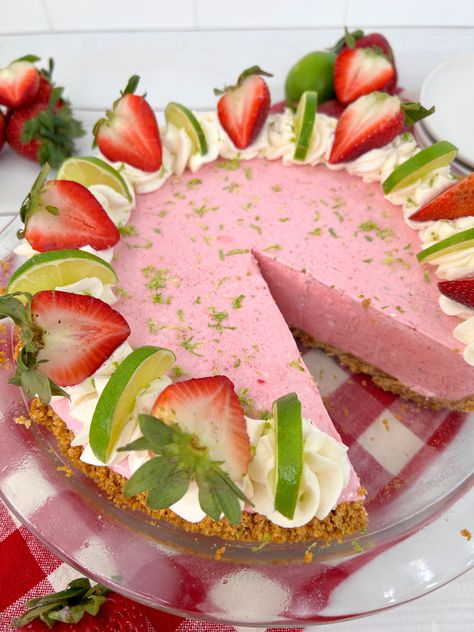 Strawberry Pie With Strawberry Crust, Strawberry Margarita Pie, Margarita Pie Recipe, Frozen Margarita Pie, Margarita Pie, Vanilla Wafer Crust, Frozen Pie, Easy Pie Recipes, Strawberry Margarita