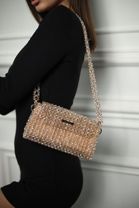 Crystal beaded bags are popular choices for formal occasions, evening events, or any time when a touch of glamour is desired. They can add a statement-making element to an outfit and are often chosen to complement elegant dresses or evening gowns. The beaded texture of the bag not only adds visual interest but also provides a tactile and luxurious feel. Whether you're treating yourself or searching for the perfect gift for a fashion-forward friend, this crystal beaded bag is sure to impress. Ele Sparkle Purse, Charm Bracelets For Girls, Glitter Outfit, Gold Handbag, Hand Beaded Bag, Crystal Handbag, Beaded Clutch Bag, Glitter Bag, Photo Bag