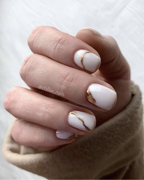 Gold Gel Nails, White Nails With Gold, Abstract Nails, Gold Nail Art, Milky Nails, Junior Prom, Minimal Nails, Cat Kuku, Fabulous Nails