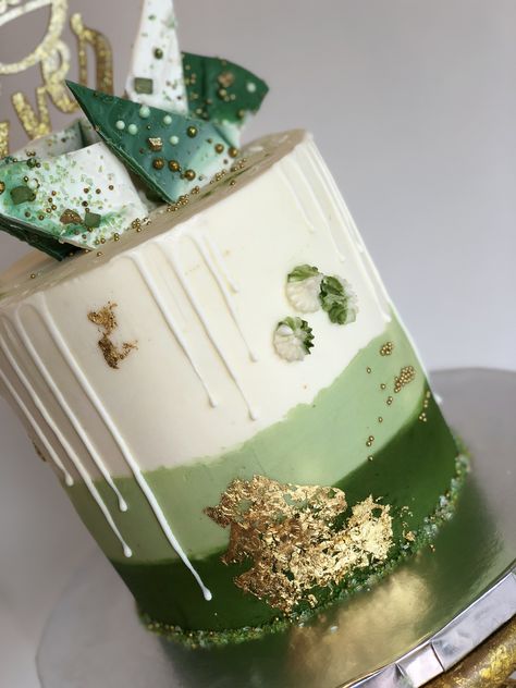 Green Cake With Gold Drip, Ombre Green Cake, Golf Cakes For Men Birthdays, Green Drip Cake, Ombre Drip Cake, Green Ombre Cake, Faultline Cake, Man Cakes, Green Birthday Cakes