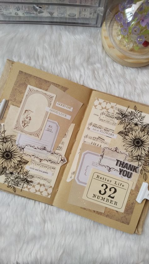 Photo Junk Journal, Rustic Scrapbook Ideas, Creative Journal Ideas Scrapbooking, Books Stationary, Beige Theme, Scrapbook Themes, Scrap Journal, Scrapbook Cover, Journal Inspiration Writing