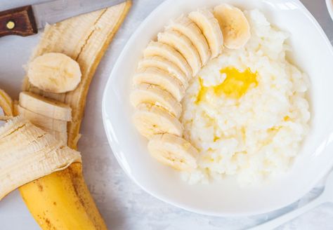 What should you eat when you have diarrhea? It turns out Mom's advice was spot on. Our expert explains. Plain Food, Brat Diet, Electrolyte Drink, Gluten Sensitivity, Cleveland Clinic, Gluten Intolerance, What To Eat, Stay Hydrated, Food Allergies