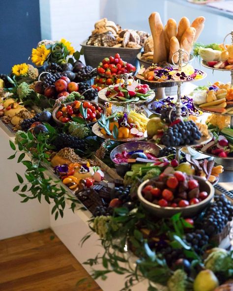 Grazing Table With Levels, Layered Grazing Table, Snack Boards, Food Tables, Display Tables, Entertaining Food, English Tea Party, Food Boards, Dessert Platter