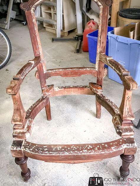 A chair makeover you won't believe! | 100 Things 2 Do Antique Chairs Makeover, Wooden Chair Makeover, Painted Chairs Diy, Vintage Chairs Makeover, Upcycled Dining Chairs, Wood Chair Makeover, Refinished Chairs, Refurbished Chairs, Rocking Chair Makeover