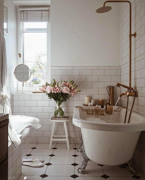 Soaking Tub Shower Combo, Bathtub Shower Combo, Cottage Bathroom Ideas, Shower Over Bath, Victorian Bathroom, Cottage Bathroom, Upstairs Bathrooms, Tub Shower Combo, Bathroom Renos