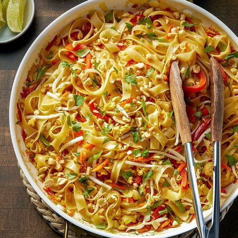 Pad Thai Recipe Vegetarian, Veggie Pad Thai, Vegetable Pad Thai, Thai Takeout, Thick Rice Noodles, 600 Calorie Meals, Vegetarian Pad Thai, Vegetarian Asian, Vegetarian Thai