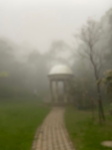 #aesthetic #cottagecore #cottagecoreaesthetic #foggy #rainyday #garden #blurry Aesthetic Blurry Wallpaper, Foggy Garden, Blurry Landscape, Process Portfolio, Film Moodboard, Aesthetic Cottagecore, Hidden Garden, Abstract Wallpaper Backgrounds, Cottage Core Aesthetic