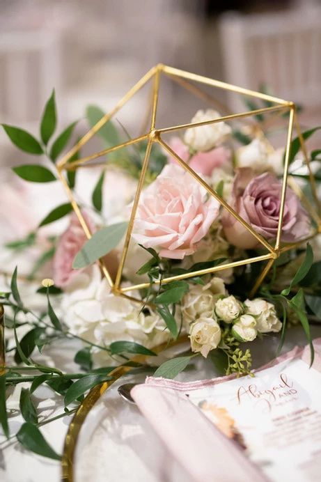 Creative Wedding Centerpieces, Romantic Table Decor, Geometric Centerpiece, Industrial Wedding Decor, Mauve Wedding, Wedding Floral Centerpieces, Geometric Wedding, Flower Centerpieces Wedding, Floral Studio