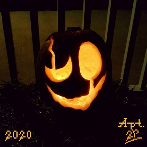 D20 Pumpkin Carving, Punkin Carvings Ideas, Funny Pumpkin Carvings Meme, Easy Anime Pumpkin Carving, Pumpkin Carving Ideas Medium, Hollow Knight Pumpkin Carving, Creative Jack O Lantern Ideas, Pumkin Carving Ideas Western, Spongebob Jack O Lantern