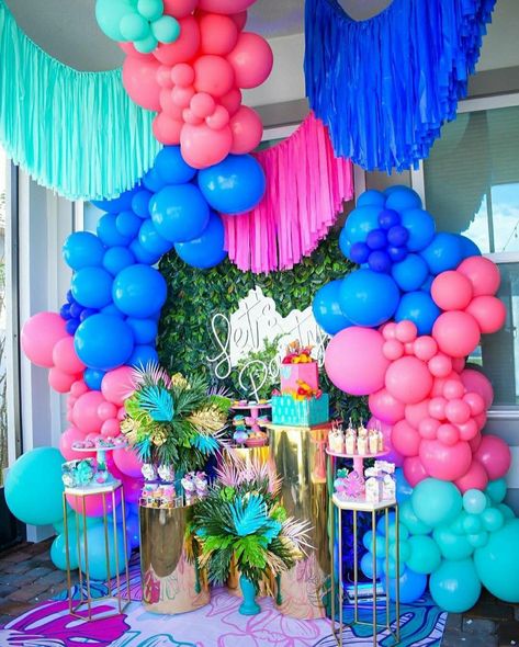 Stitch Balloon Decoration, Lilo And Stitch Balloon Garland, Stitch Balloon Garland, Stitch Backdrop, Rio Birthday Parties, Summer Themed Party, Birthday Party Garland, Fringe Decor, Stitch Party