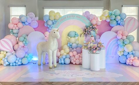 WOW My Party Party Theme Decorations, Balloon Birthday Themes, Unicorn Birthday Party Decorations, Deco Ballon, Princess Birthday Party Decorations, Princess Theme Birthday Party, Unicorn Themed Birthday Party, Unicorn Party Decorations, Girl Birthday Decorations