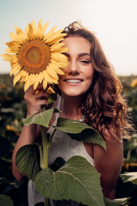 Photoshoot Western, Sunflower Field Photoshoot, Sunflower Field Photography, Sunflower Field Pictures, Portrait Sunset, Girl In White Dress, Wildflower Photography, Wildflower Fields, Texas Sunset