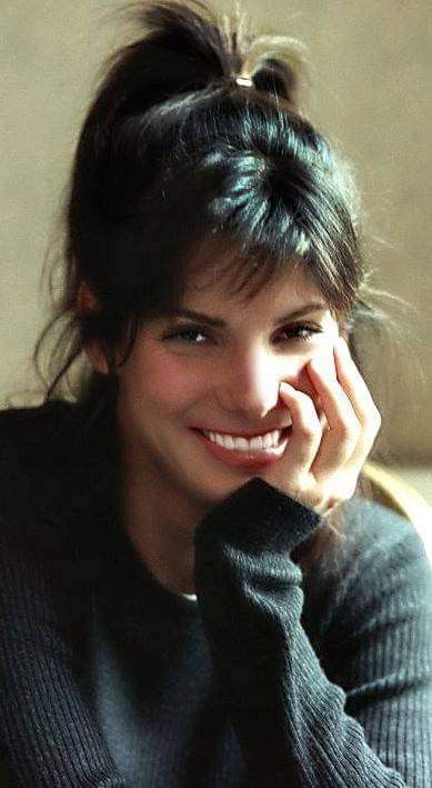 Sandra Bullock Hair, Bionic Woman, Sandra Bullock, Girl Crushes, Keanu Reeves, American Actress, Favorite Celebrities, Celebrity Crush, Pretty Woman