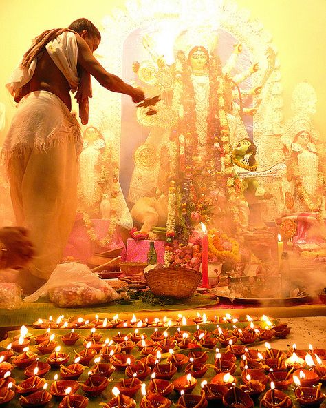 A Priest offering prayers to the Goddess Durga. The Hindus believe Durga comes to protect the world and all God's children.  A prayer or mantra to honor Durga is: Om Dum Durgaye Namaha. Hindu Idols, Durga Puja Kolkata, Navratri Puja, Amazing India, Festivals Of India, Goddess Durga, India Culture, Kali Goddess, Om Namah Shivaya