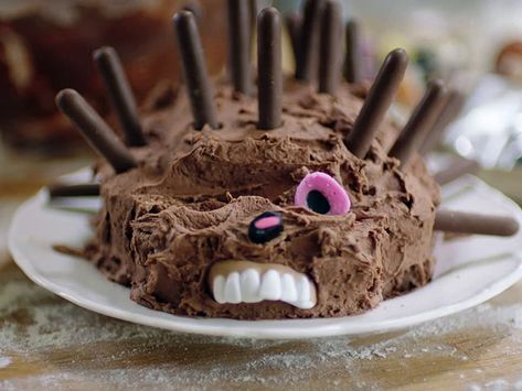 Expectations Vs. Reality: Horrible Hedgehog Cake Fails Cursed Hedgehog, Toblerone Cake, Hedgehog Cupcake, Indian Cake, Ugly Cakes, Hedgehog Cake, Cake Fails, Expectations Vs Reality, Chocolate Sponge Cake