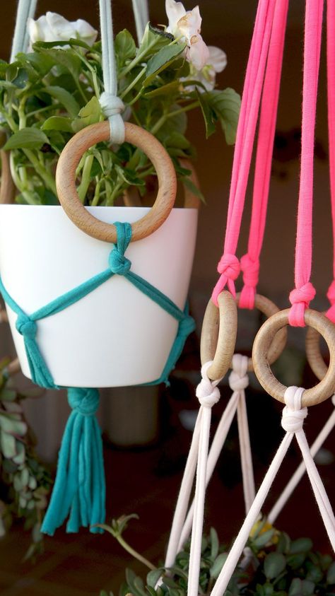 Rope Plant Hanger, Hippie Crafts, Bohemian Crafts, Boho Crafts, Hantverk Diy, Diy Decoracion, Makramee Diy, Diy Macrame Plant Hanger, Diy Plant Hanger