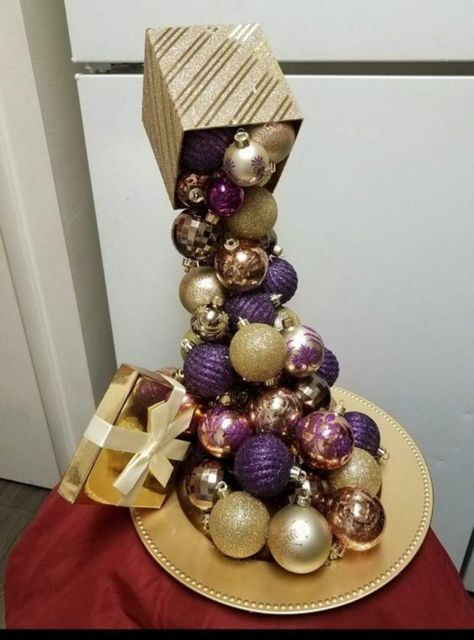 Pallet Christmas Trees, Christmas Eve Traditions, Pallet Christmas Tree, Pallet Christmas, Homemade Christmas Decorations, Christmas Centerpieces Diy, Purple Christmas, Diy Christmas Decorations Easy, Christmas Lanterns