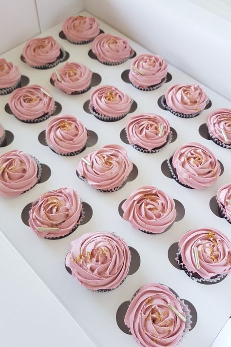 Rose gold cupcakes 40th Cupcakes For Women, 40th Birthday Cupcakes Women, Gold Wedding Cupcakes, Rose Gold Cupcakes, Rose Gold Birthday Cake, 30th Birthday Cake For Women, Cupcakes Rosas, 40th Birthday Cake For Women, Birthday Cupcakes For Women