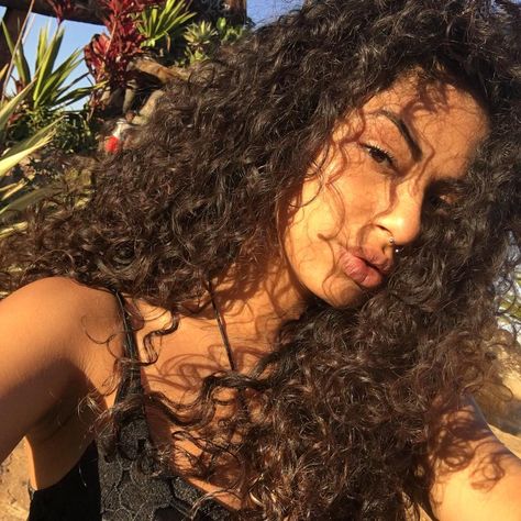 ☀️🖤 Frizzy Curly Hair, Biracial Hair, Hairstyle Youtube, Instagram Hairstyles, Medium Curly, Long Face Hairstyles, Cute Curly Hairstyles, Mixed Hair, Curly Bob Hairstyles