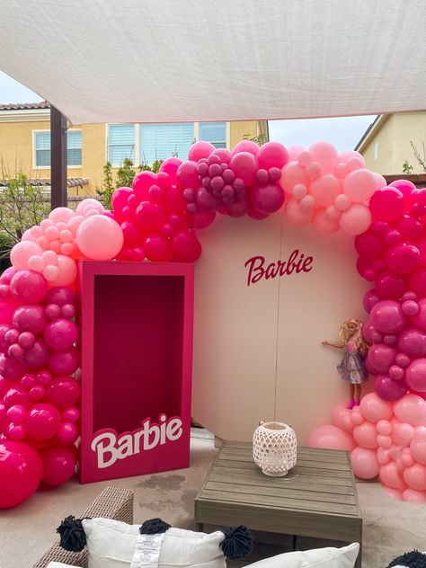 Ballon Garland Backdrop, Barbie Backdrop Ideas, Barbie Backdrop Birthday Party Ideas, Barbie Birthday Backdrop, Barbie Party Theme, Barbie Backdrop, Cinderella Birthday Party Decorations, Barbie Party Decorations, 7 Birthday