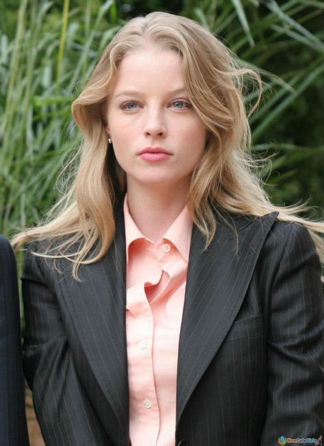 Criminal Minds Police Outfit, Female Movie Stars, Rachel Nichols, Blonde Women, Black Blazer, Blazer Outfits, Movie Stars, Blonde, Actresses