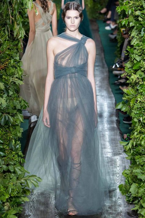 Valentino Fall 2014 Couture https://www.vogue.com/fashion-shows/fall-2014-couture/valentino/slideshow/collection#55 2014 Couture, Couture 2014, Valentino Collection, Valentino Haute Couture, Valentino Couture, Couture Runway, Zuhair Murad, Runway Collection, Marchesa