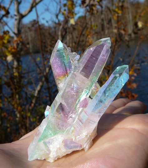 Opal Aura Quartz, Opal Aesthetic, Shiny Crystals, Crystal Seashells, Crystal Drawing, Rainbow Stone, Rainbow Aura Quartz, Crystal Vibes, Crystal Rainbow