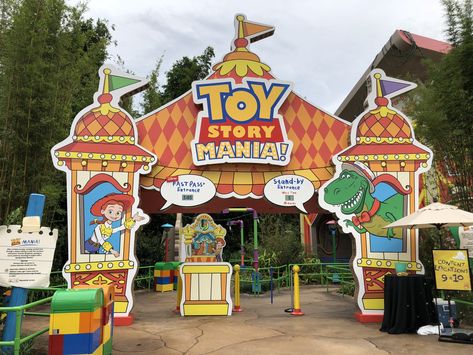 A Sneak Peek at Disney’s New Toy Story Land Toy Story Land, Disney World Rides, Toy Story Theme, Disney Rides, Disney World Parks, Hollywood Studios Disney, Disney Food Blog, The Resistance, Hollywood Studios