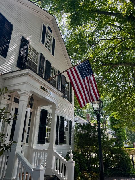 Old Money Hamptons Aesthetic, Marthas Vineyard Edgartown, Old Money American Aesthetic, The Kennedys Aesthetic, Old Money America, Old American Aesthetic, American Old Money Aesthetic, Southern Money Aesthetic, Old Southern Money Aesthetic