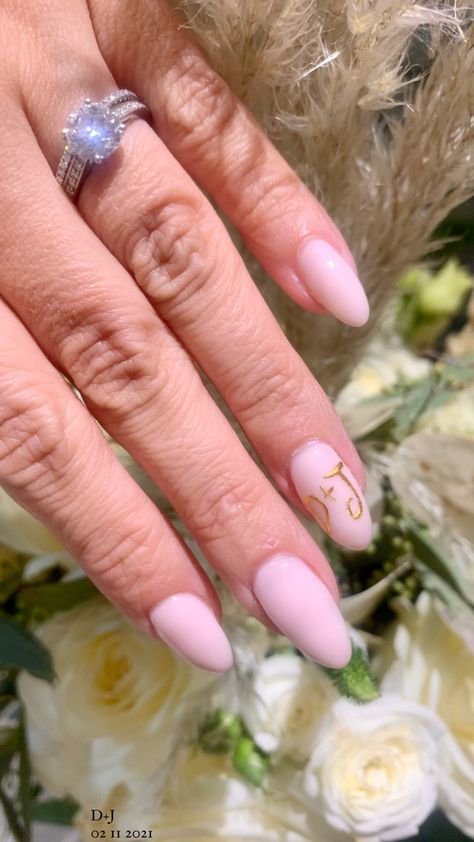 Initial On Ring Finger Nails, Wedding Nails For Bride With Initials, Wedding Nails Initials, Wedding Nails With Initials, Nails W Initials, D Initial On Nails, Initial Nails, Bachelorette Nails, Simple Wedding Nails