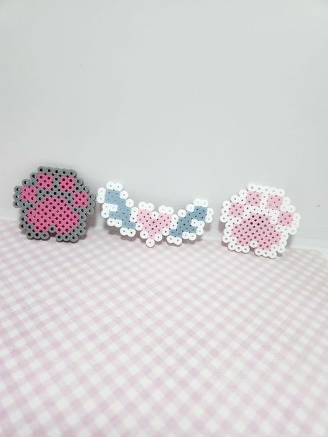 Cute heart and paw themed magnets #BeadingPatterns #BeadedInstructions #PerlerBeadInstructions Heart Perler Bead Patterns, Perler Bead Heart, Cute Perler Bead Ideas, Small Perler Bead Patterns, Cute Perler, Graph Art, Melty Bead Designs, Perler Pattern, Perler Bead Mario