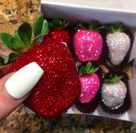 Edible Glitter Chocolate covered Strawberries Glitter Chocolate Covered Strawberries, Glitter Chocolate, Valentine Chocolate Covered Strawberries, Chocolate Covered Strawberry Recipe, Chocolate Covered Fruit, Chocolate Covered Treats, Edible Arrangements, Chocolate Dipped Strawberries, Valentine Chocolate