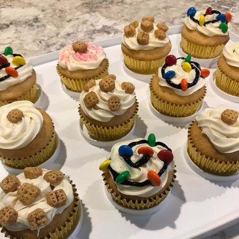 Eleven And Joyce, Stranger Things Cupcakes, Maple Ice Cream, Waffle Ice Cream Sandwich, Scoops Ahoy, Stranger Things Outfit, Waffle Ice Cream, Cupcakes Ideas, Waffle Sandwich