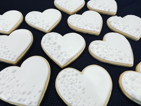 Pearly Elegance! Perfect for a June Wedding! Pearls And Prosecco Bridal Shower Theme Cookies, Pearl Cookies Decorated, Pearl Cookies, Pearl Sugar Cookies, Pearls And Prosecco Cookies, Easter Spritz Cookies, 50th Anniversary Cookies, Pearl Bridal Shower, Anniversary Cookies