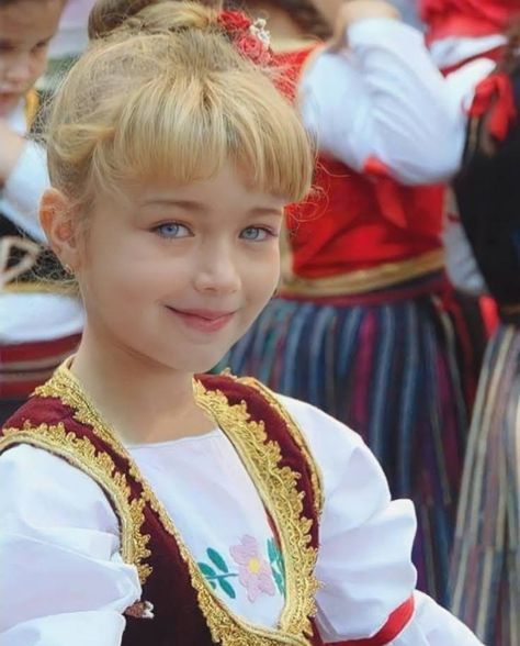 Serbian Women, Traditional Clothes, Eastern European, Traditional Fashion, World Cultures, Serbia, Traditional Outfits, Dancer, Festival