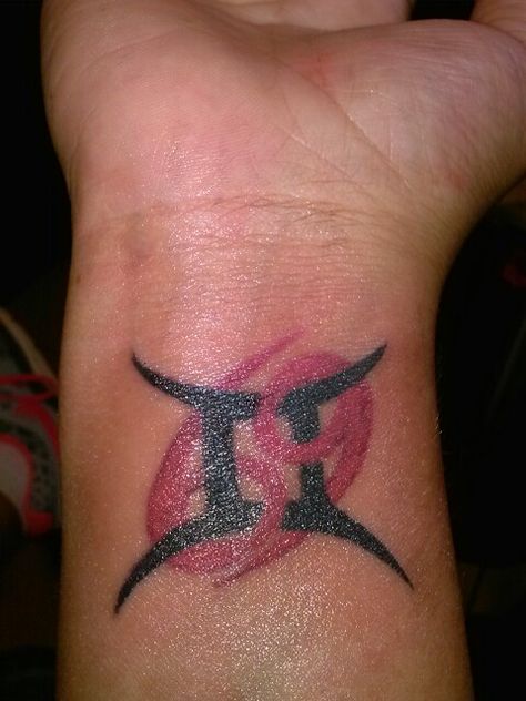 Gemini Zodiac Tattoos, Gemini Tattoo Designs, Horoscope Tattoos, Aquarius Tattoo, Pisces Tattoos, Gemini Tattoo, Omerta Tattoo, Famous Tattoos, Zodiac Tattoos