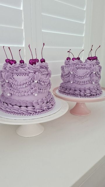 Vintage Cake Aesthetic Purple, Purple Layer Cake, Purple Lambeth Cake, Purple Vintage Heart Cake, Lavender Vintage Cake, Glitter Cherry Cake, Two Cakes Side By Side, Purple Cake Designs, Purple Glitter Cake