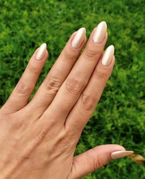 Nails Champagne, Ombre Chrome, Ombre Chrome Nails, Nails Images, Champagne Nails, Latest Nail Designs, Chrome Nail Art, White Glitter Nails, Ombre Nails Glitter