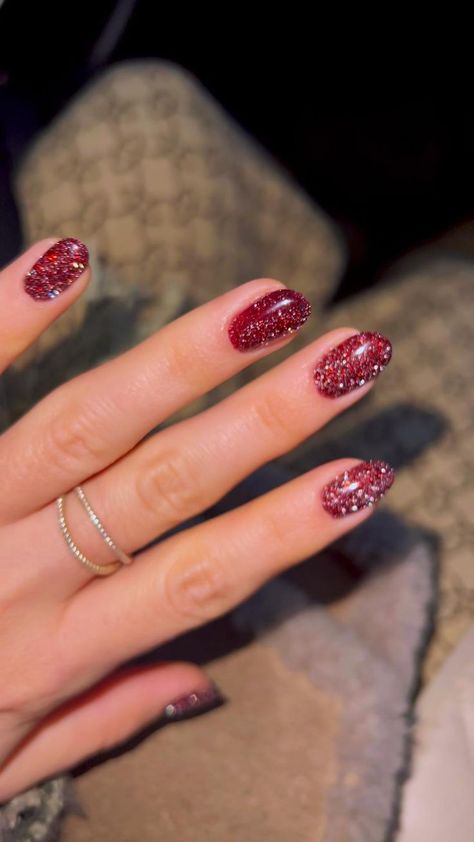 Nail Art For Valentines, Art For Valentines Day, Red Sparkly Nails, Nail Art Noel, Prom Nails Silver, Red Nails Glitter, Valentines Day Nails, Acrylic Nail Shapes, Red Christmas Nails