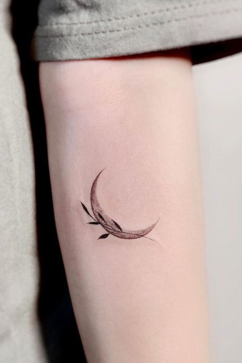 Popular Small Tattoos, Small Botanical Tattoo, Chic Tattoos For Women, Cool Small Tattoo Ideas, Small Plant Tattoo, Moon Tattoo Wrist, Small Nature Tattoo, Small Moon Tattoos, On Tattoo